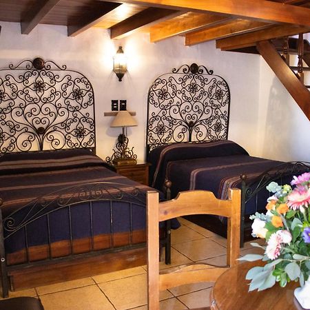 Hotel Los Escudos Pátzcuaro Buitenkant foto