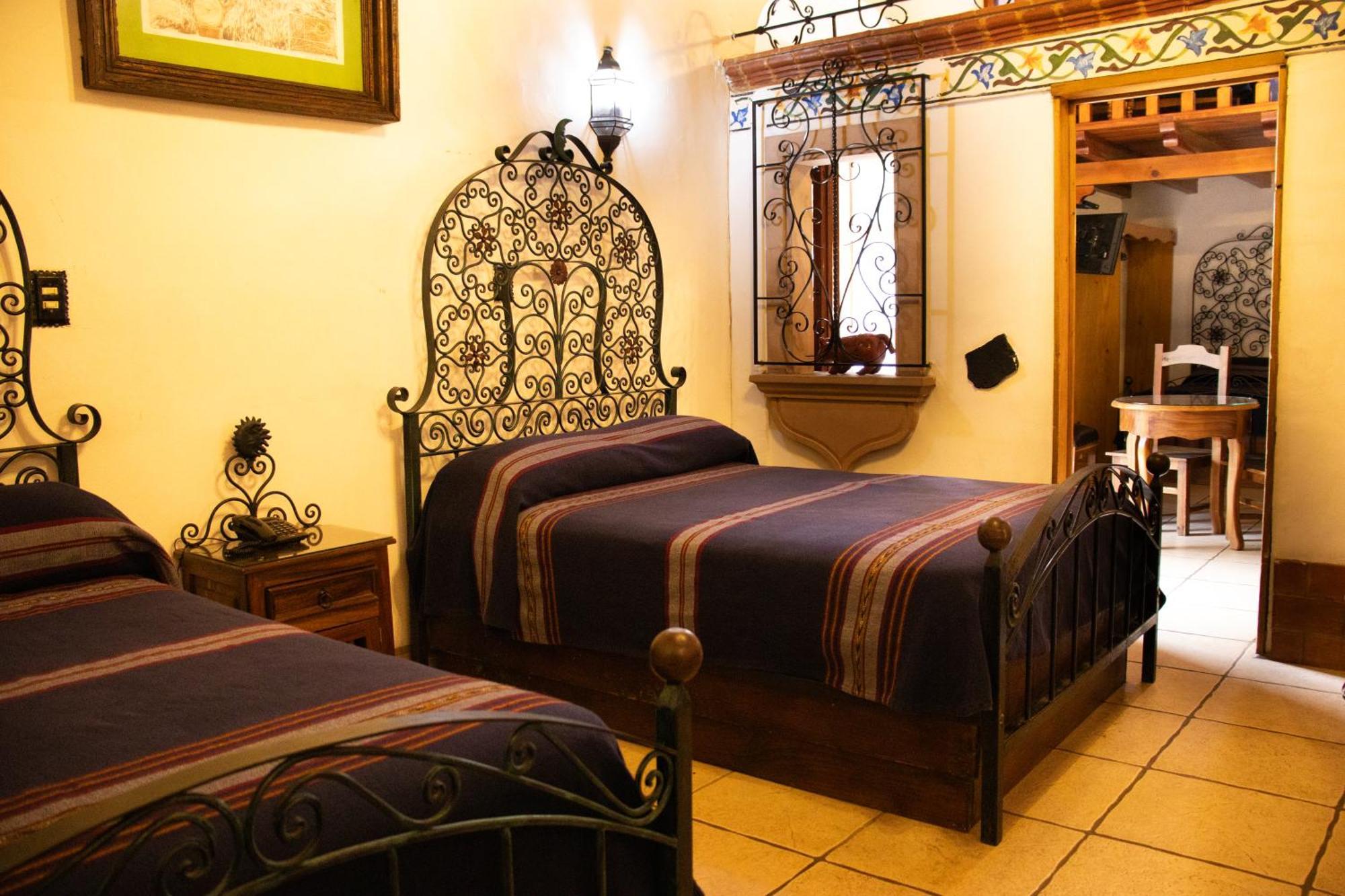 Hotel Los Escudos Pátzcuaro Buitenkant foto
