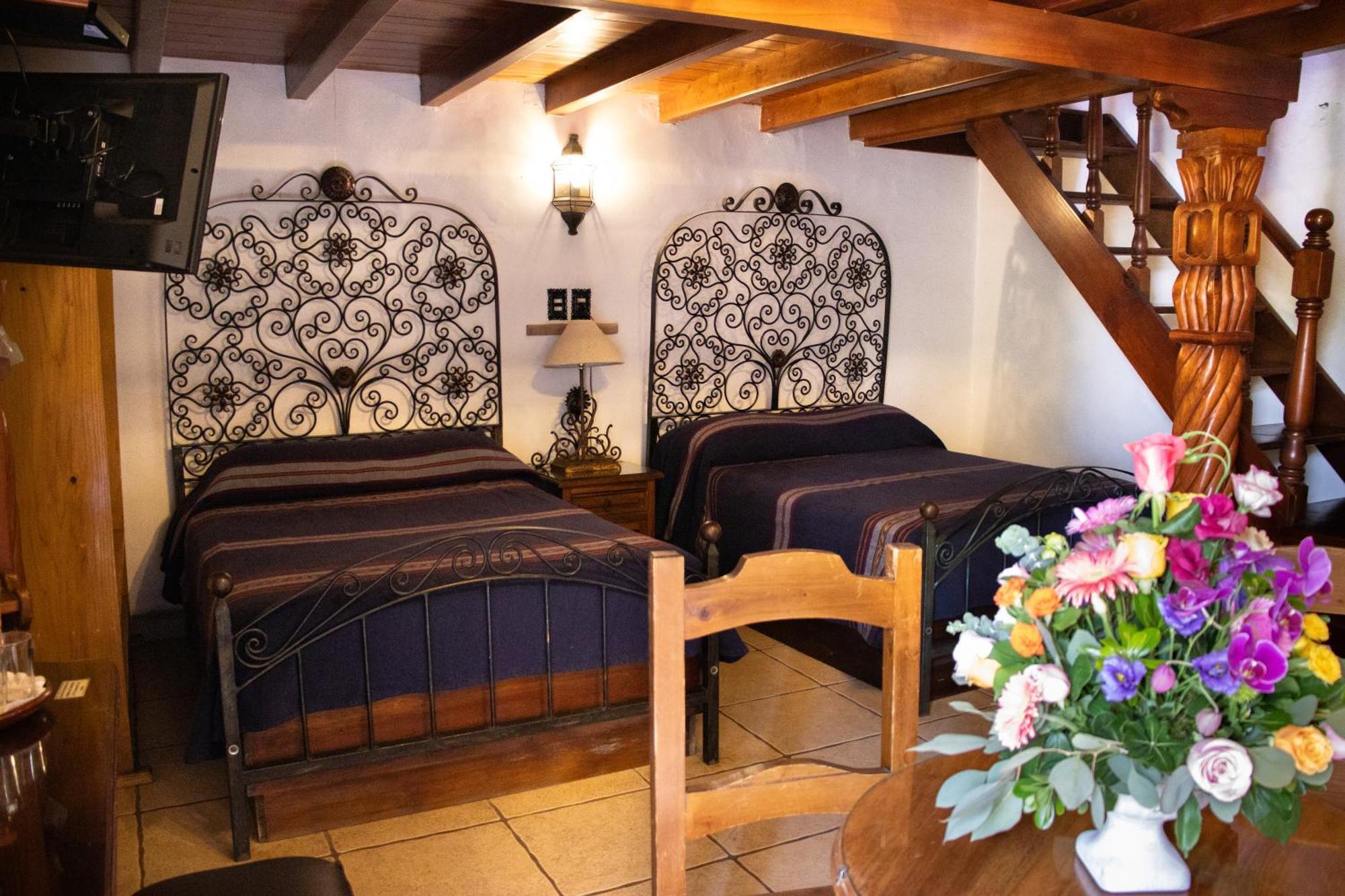 Hotel Los Escudos Pátzcuaro Buitenkant foto