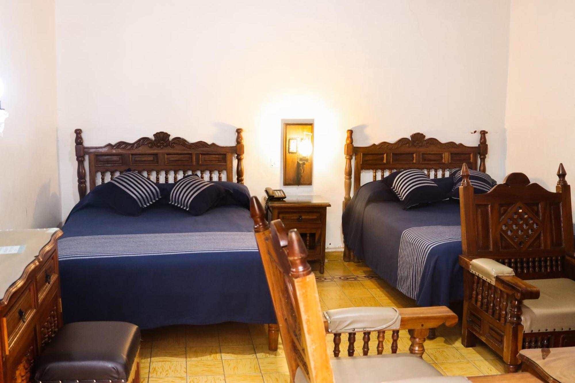 Hotel Los Escudos Pátzcuaro Buitenkant foto