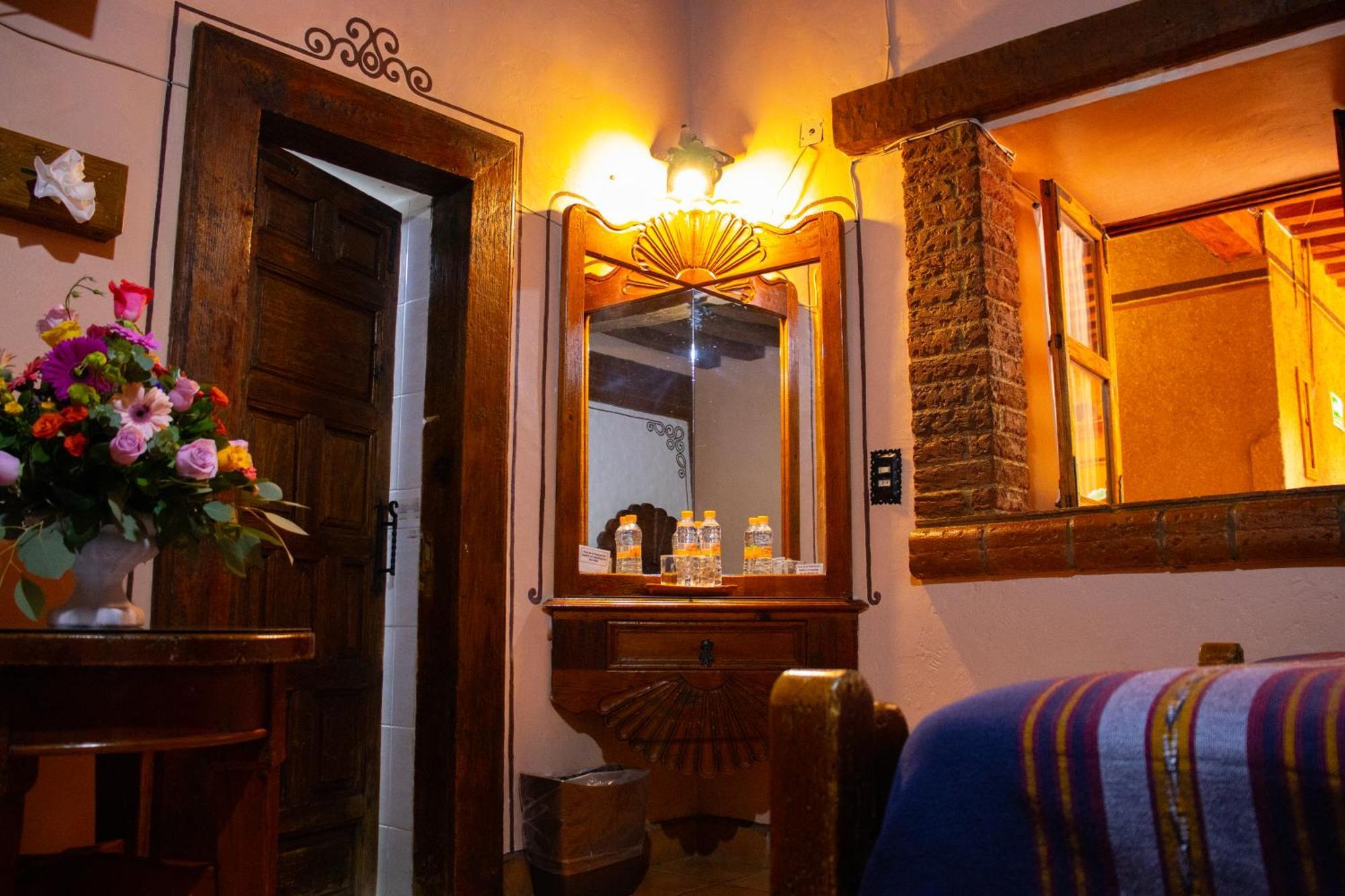 Hotel Los Escudos Pátzcuaro Buitenkant foto