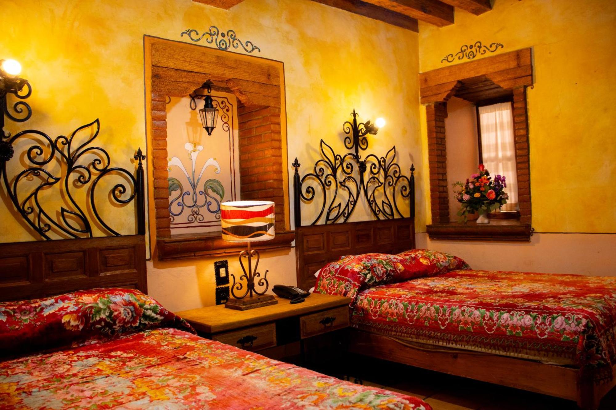 Hotel Los Escudos Pátzcuaro Buitenkant foto