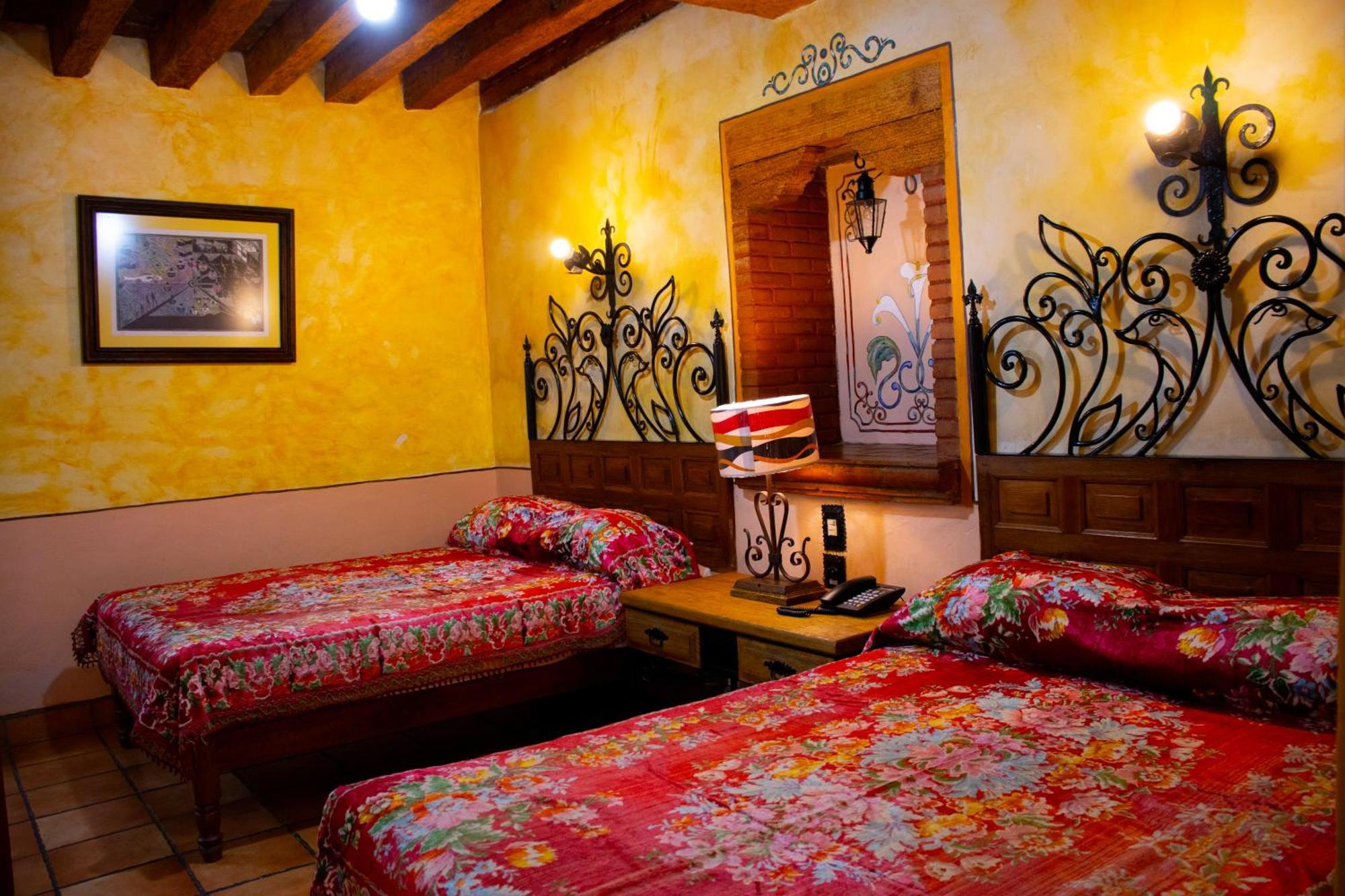 Hotel Los Escudos Pátzcuaro Buitenkant foto
