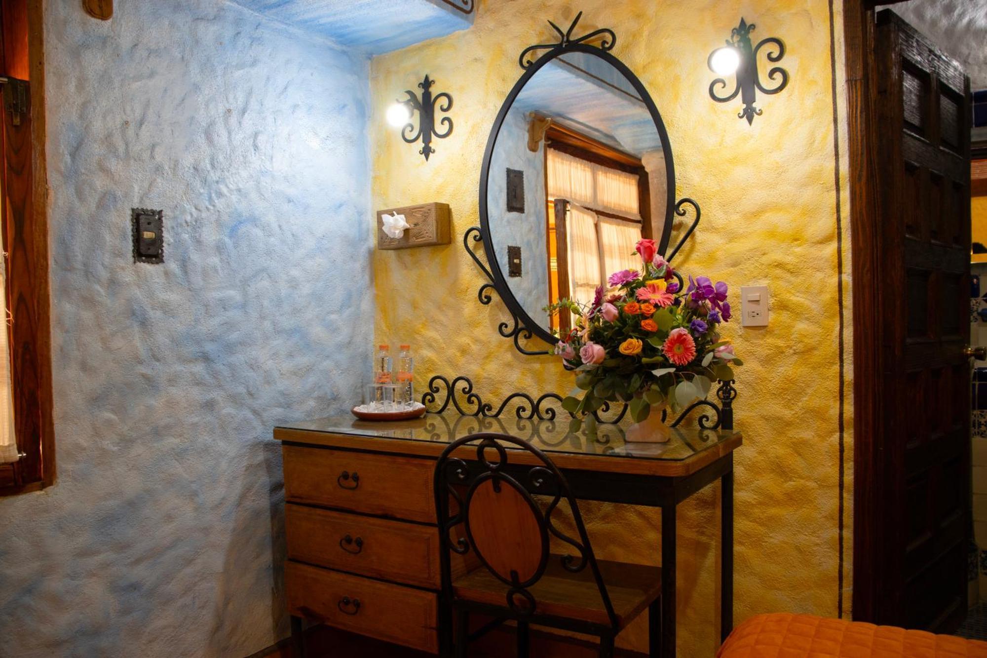Hotel Los Escudos Pátzcuaro Buitenkant foto