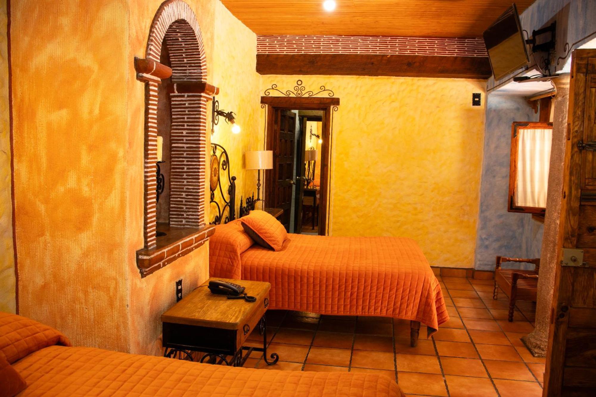 Hotel Los Escudos Pátzcuaro Buitenkant foto