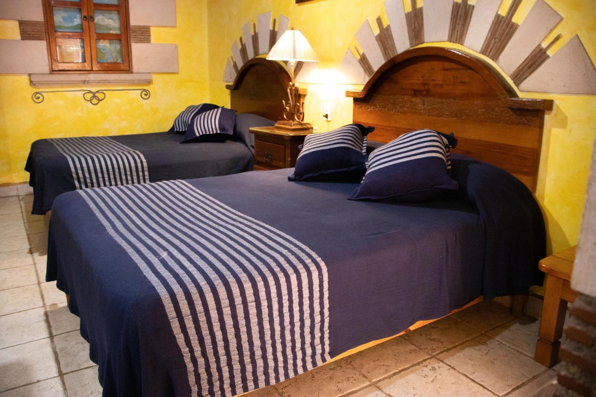 Hotel Los Escudos Pátzcuaro Buitenkant foto