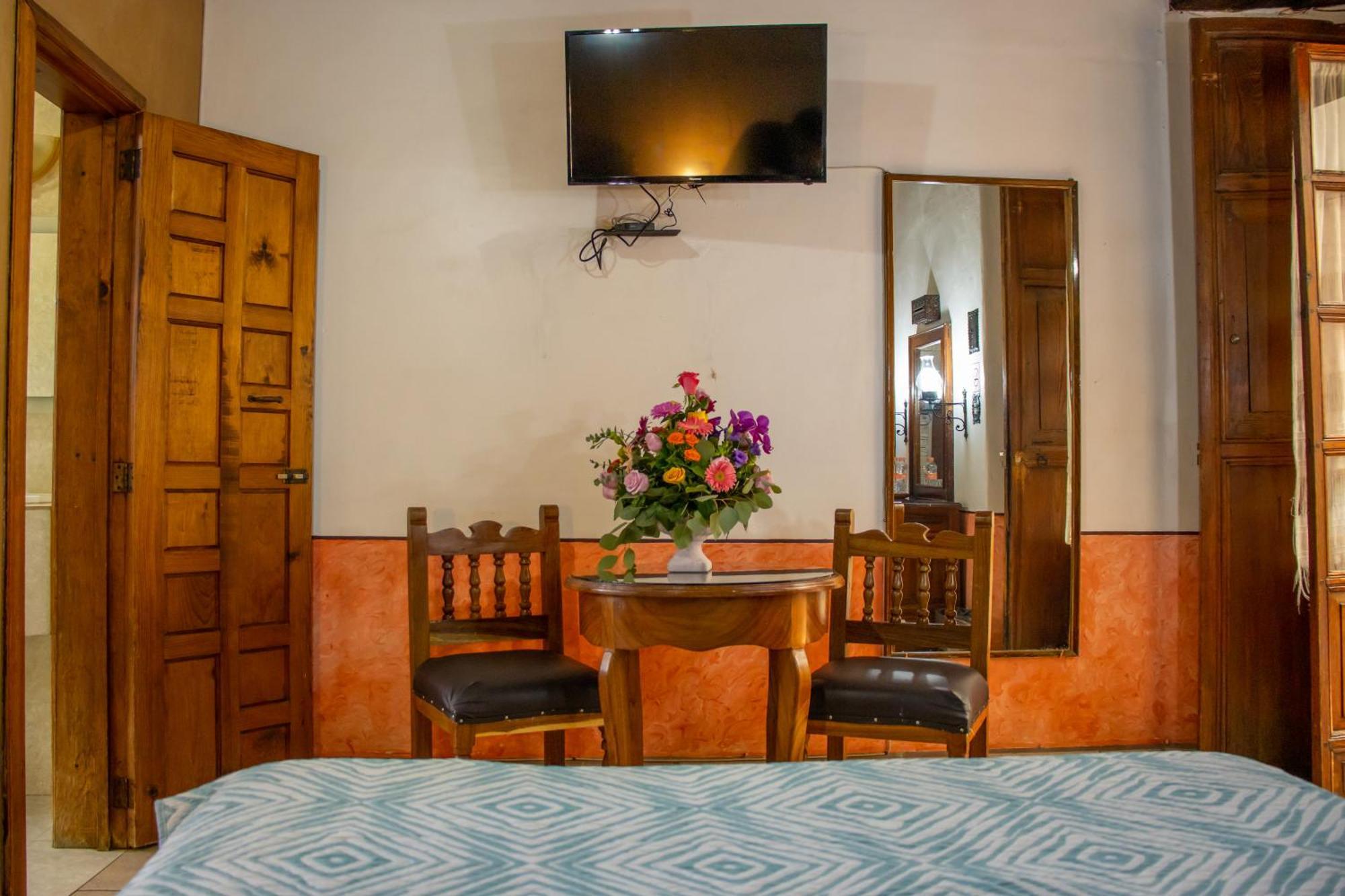 Hotel Los Escudos Pátzcuaro Buitenkant foto