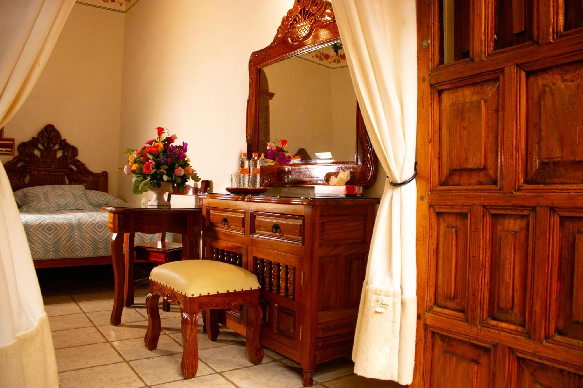 Hotel Los Escudos Pátzcuaro Buitenkant foto