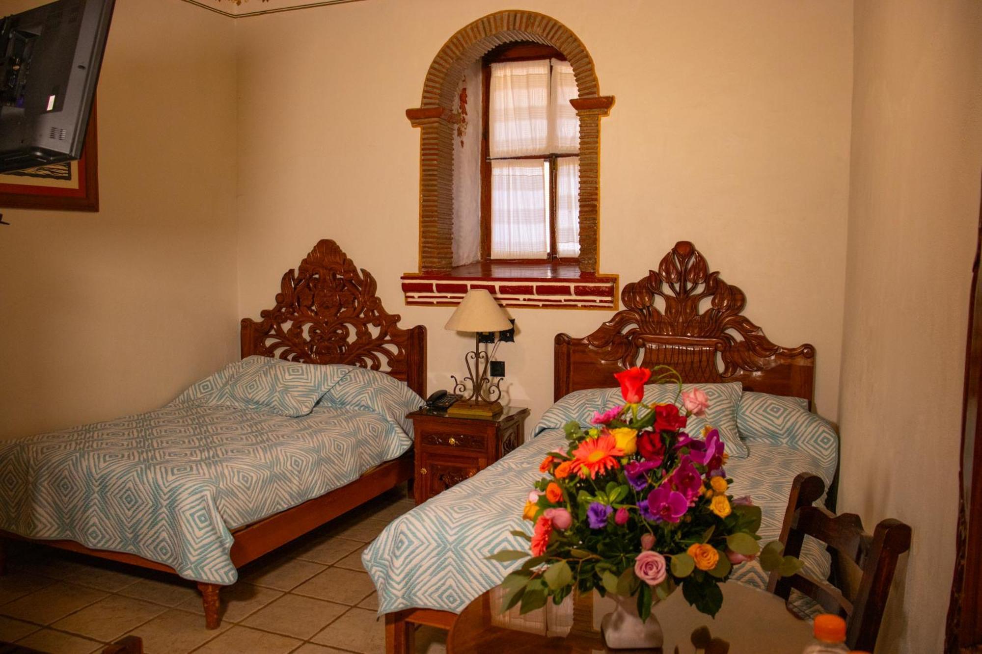 Hotel Los Escudos Pátzcuaro Buitenkant foto