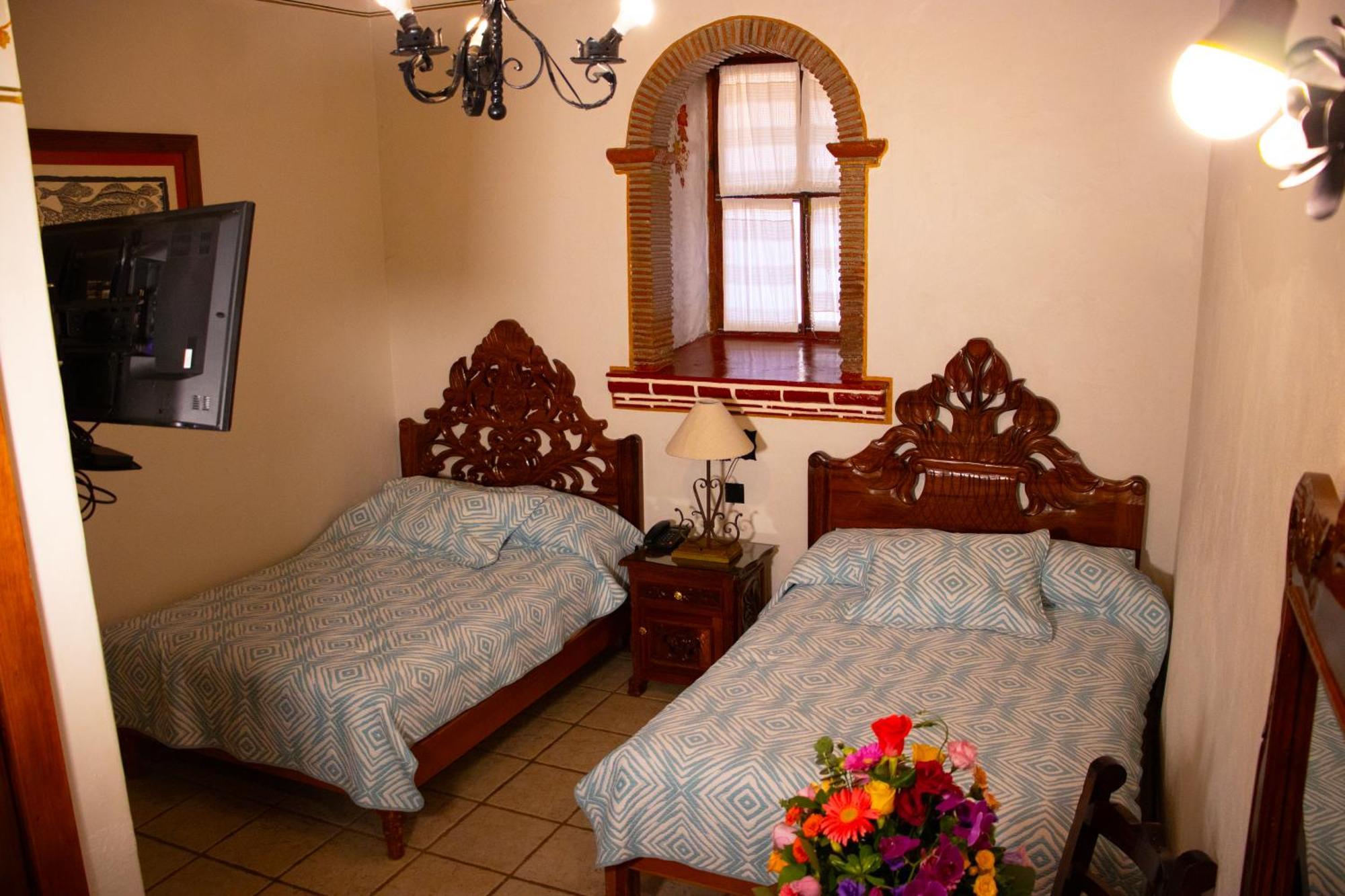 Hotel Los Escudos Pátzcuaro Buitenkant foto
