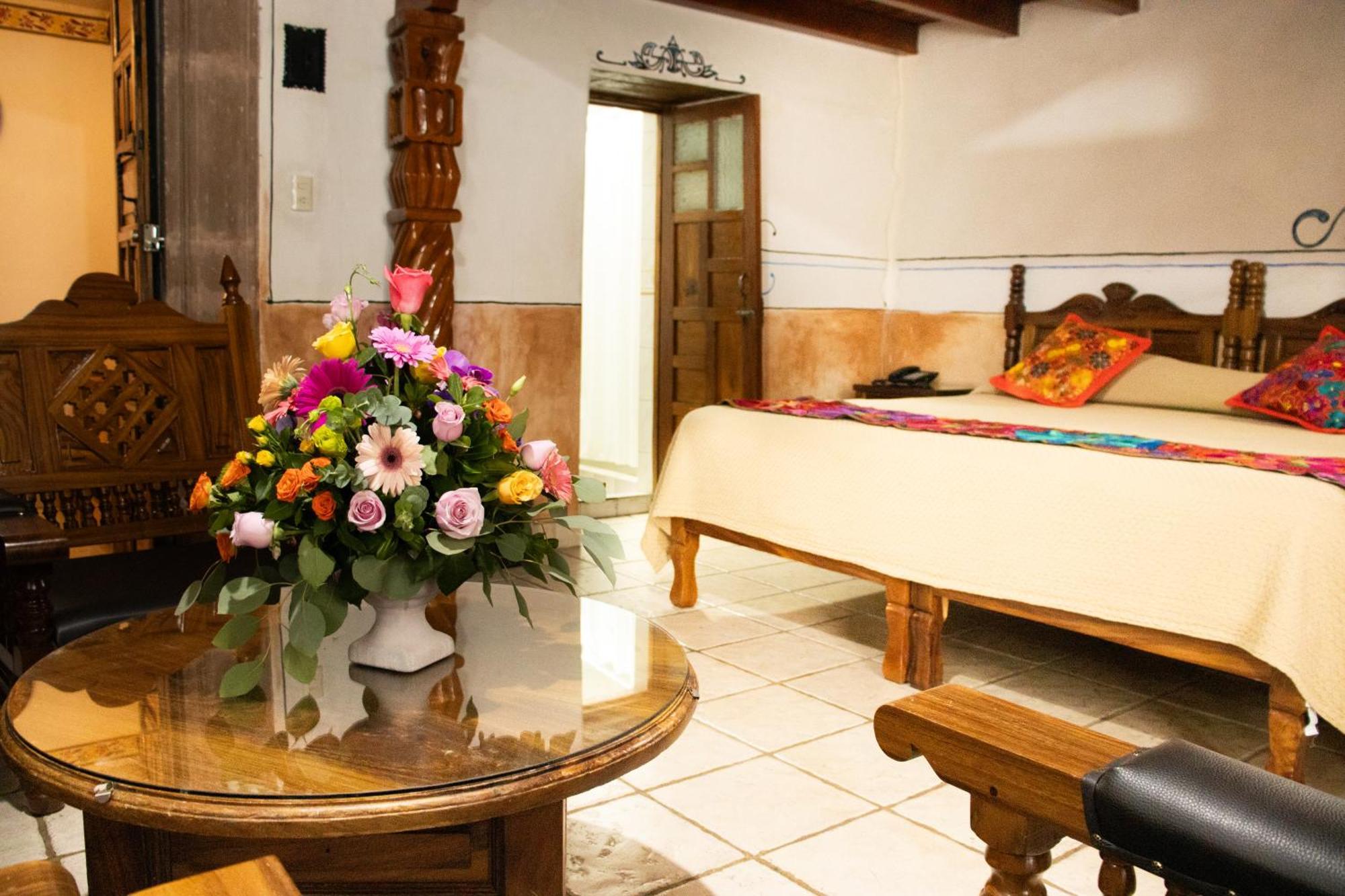 Hotel Los Escudos Pátzcuaro Buitenkant foto