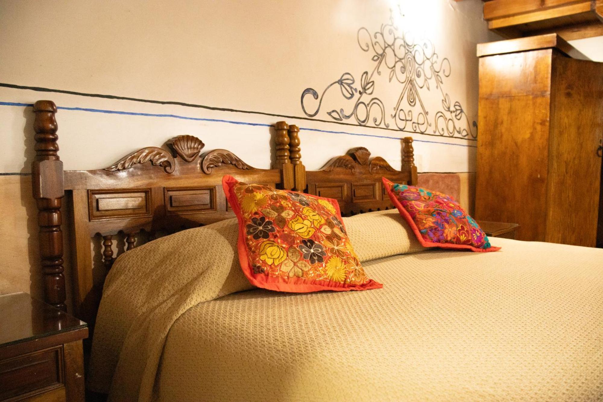 Hotel Los Escudos Pátzcuaro Buitenkant foto