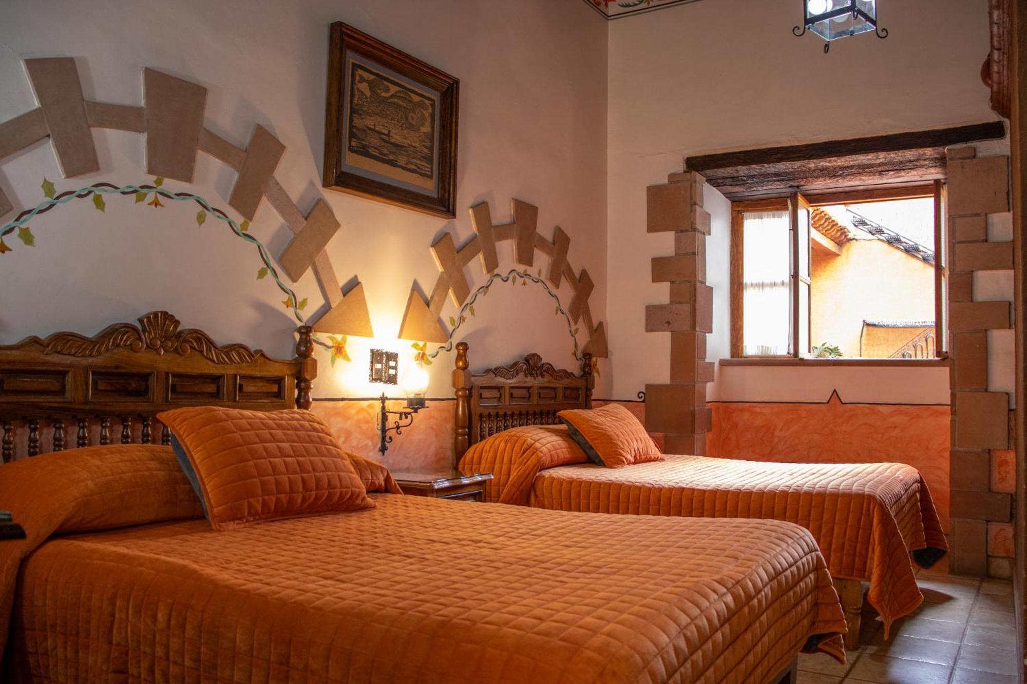 Hotel Los Escudos Pátzcuaro Buitenkant foto