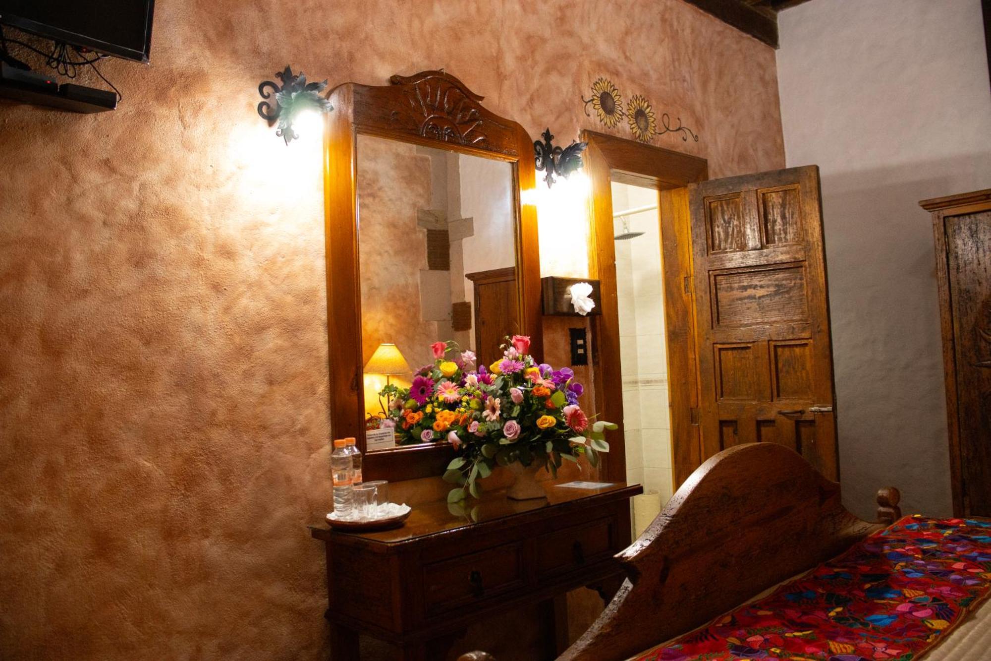 Hotel Los Escudos Pátzcuaro Buitenkant foto