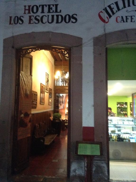 Hotel Los Escudos Pátzcuaro Buitenkant foto