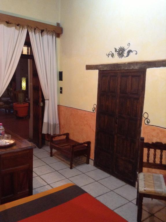 Hotel Los Escudos Pátzcuaro Buitenkant foto
