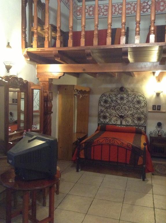 Hotel Los Escudos Pátzcuaro Buitenkant foto