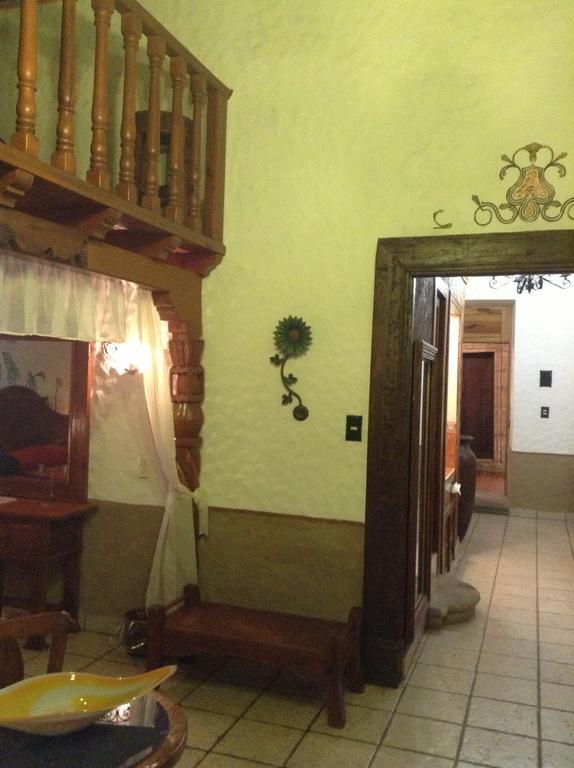 Hotel Los Escudos Pátzcuaro Buitenkant foto