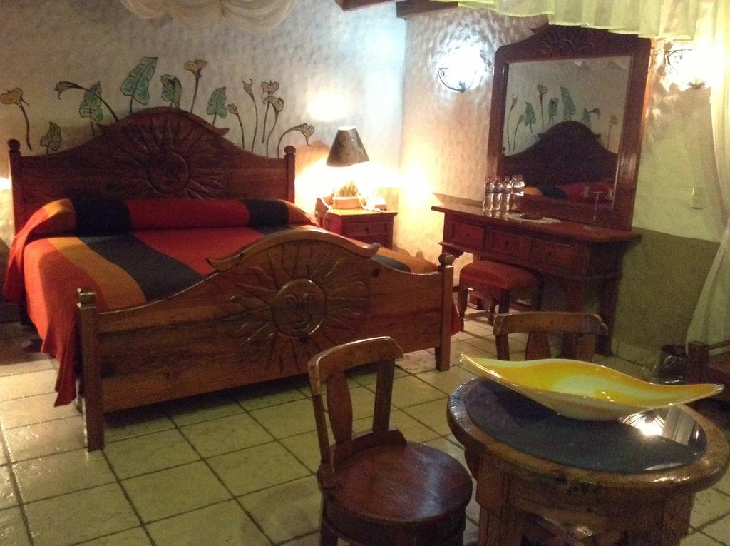 Hotel Los Escudos Pátzcuaro Buitenkant foto