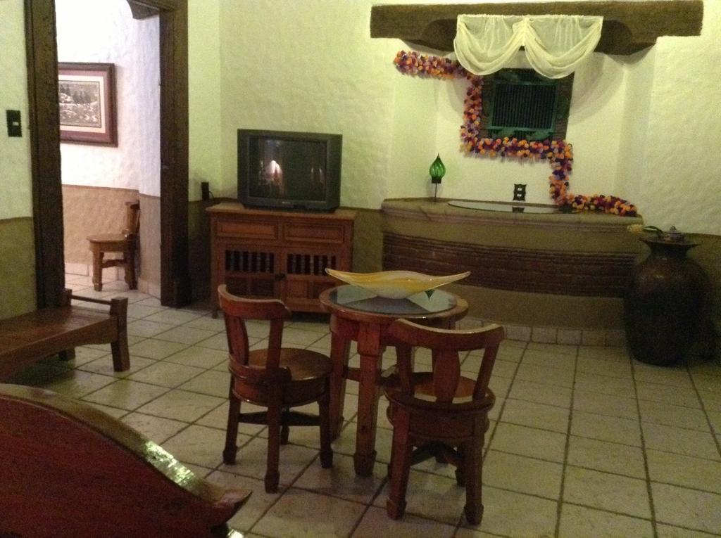 Hotel Los Escudos Pátzcuaro Buitenkant foto