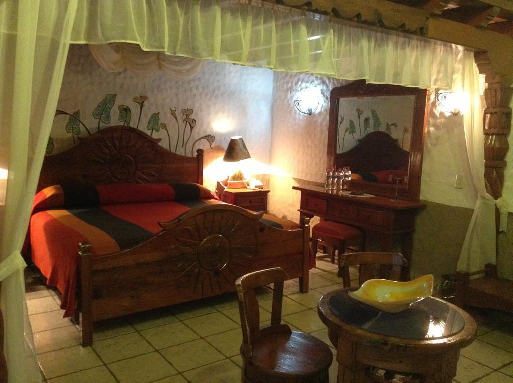 Hotel Los Escudos Pátzcuaro Buitenkant foto