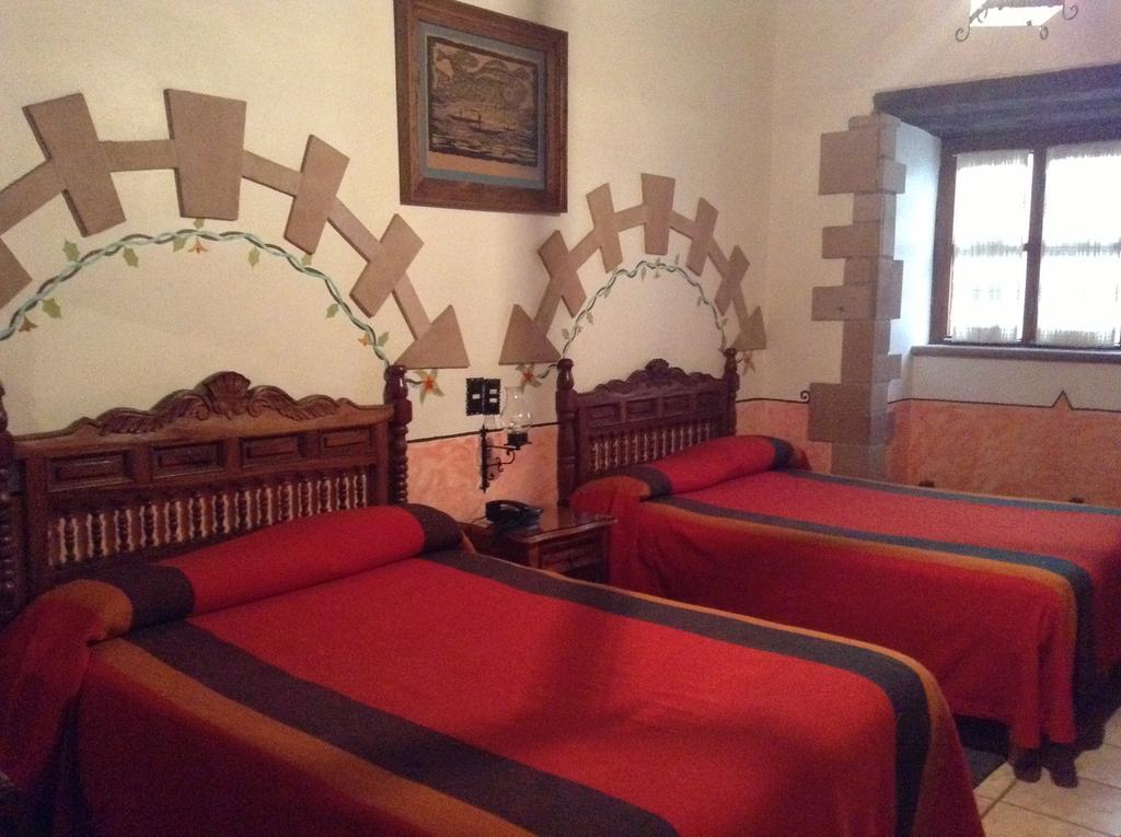 Hotel Los Escudos Pátzcuaro Buitenkant foto