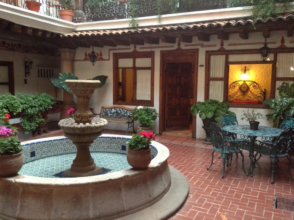 Hotel Los Escudos Pátzcuaro Buitenkant foto
