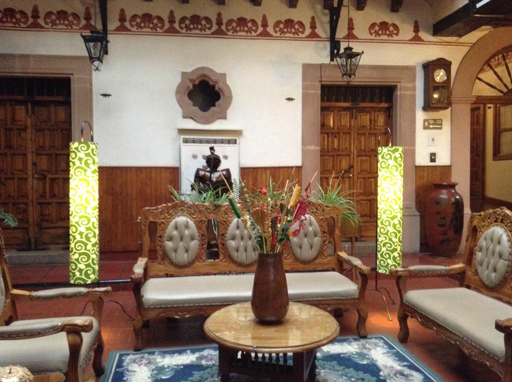 Hotel Los Escudos Pátzcuaro Buitenkant foto